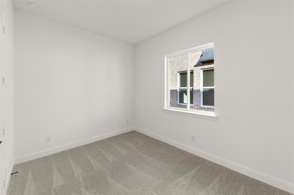 605 Bunchberry Street Property Photo 5