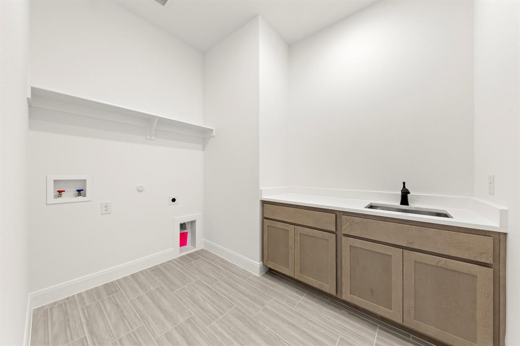 605 Bunchberry Street Property Photo 7