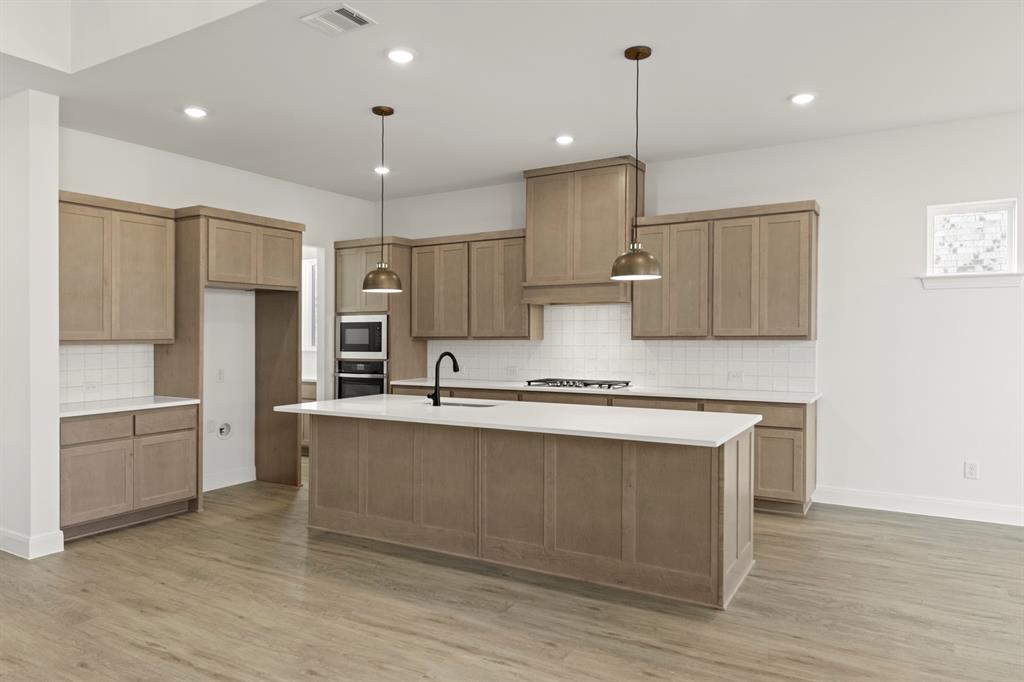 605 Bunchberry Street Property Photo 13