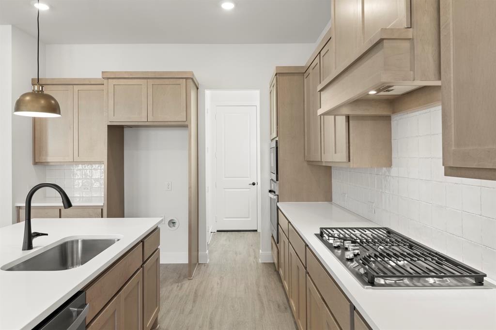 605 Bunchberry Street Property Photo 14