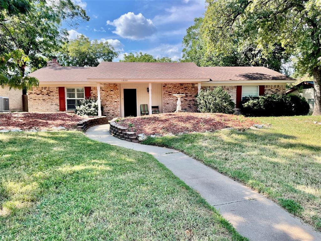 1223 MOCKINGBIRD Street