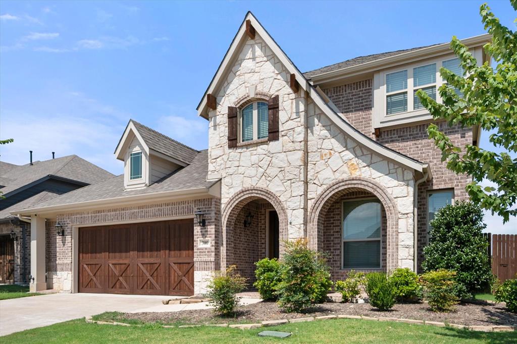 300 Ben Thomas Street Property Photo 1