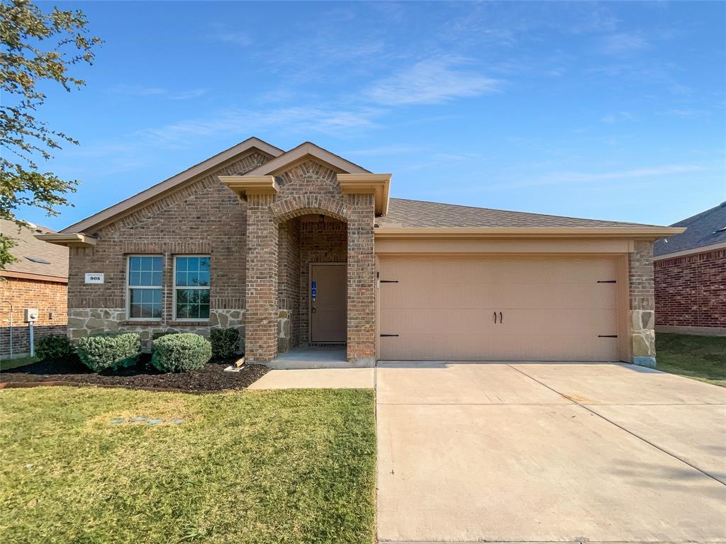905 English Drive Property Photo 1