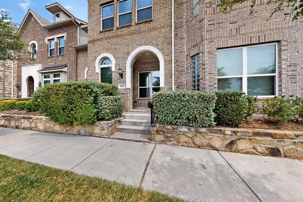 4212 Riverside Drive Property Photo 1