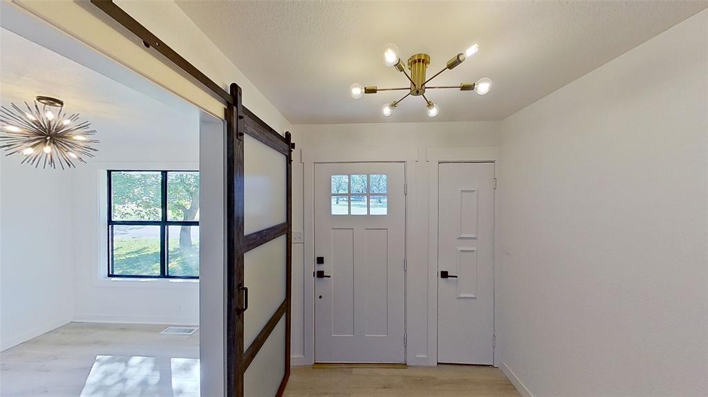 1811 N Crockett Street Property Photo 1