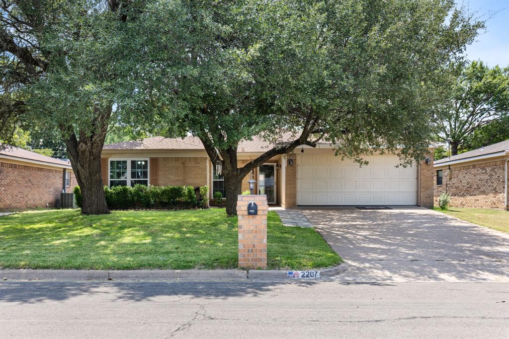 2207 Skylark Drive Property Photo 1