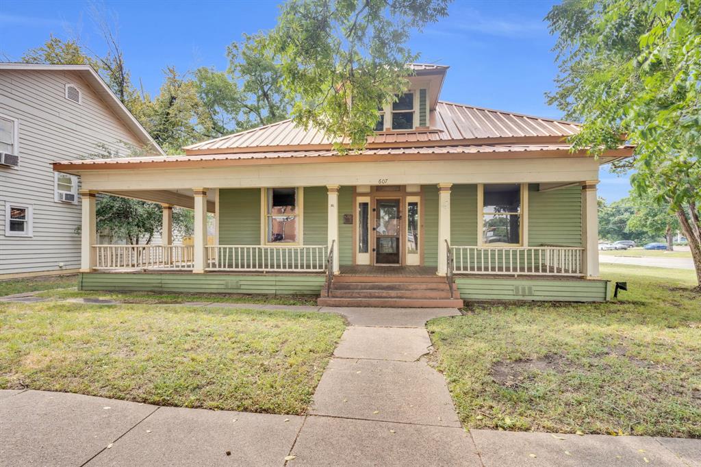 607 W Brown Street Property Photo 1