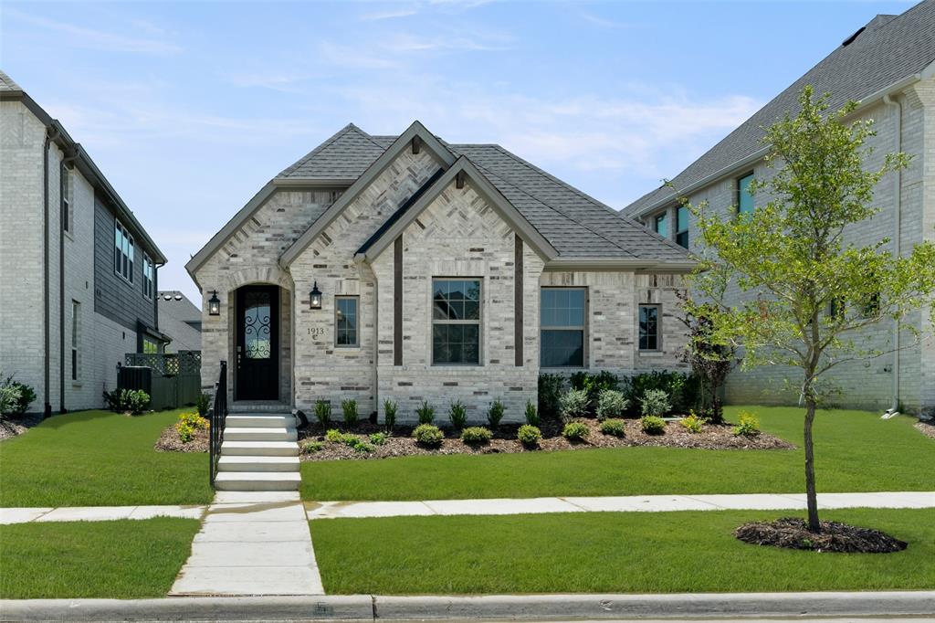 1913 Elm Street Property Photo 1