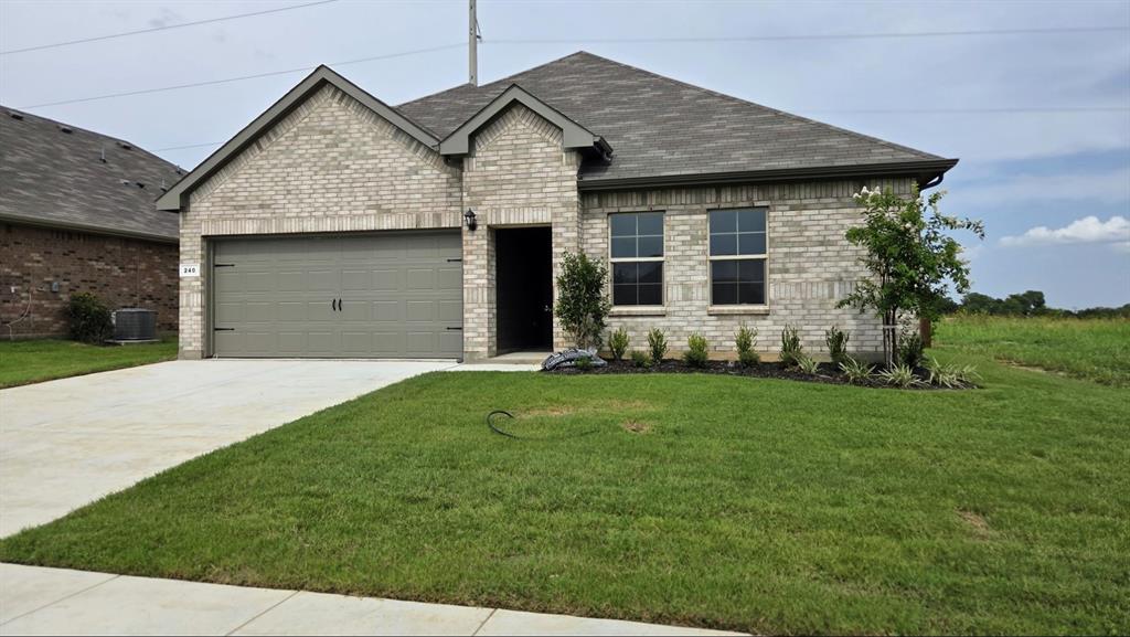 240 Kinley Street Property Photo 1