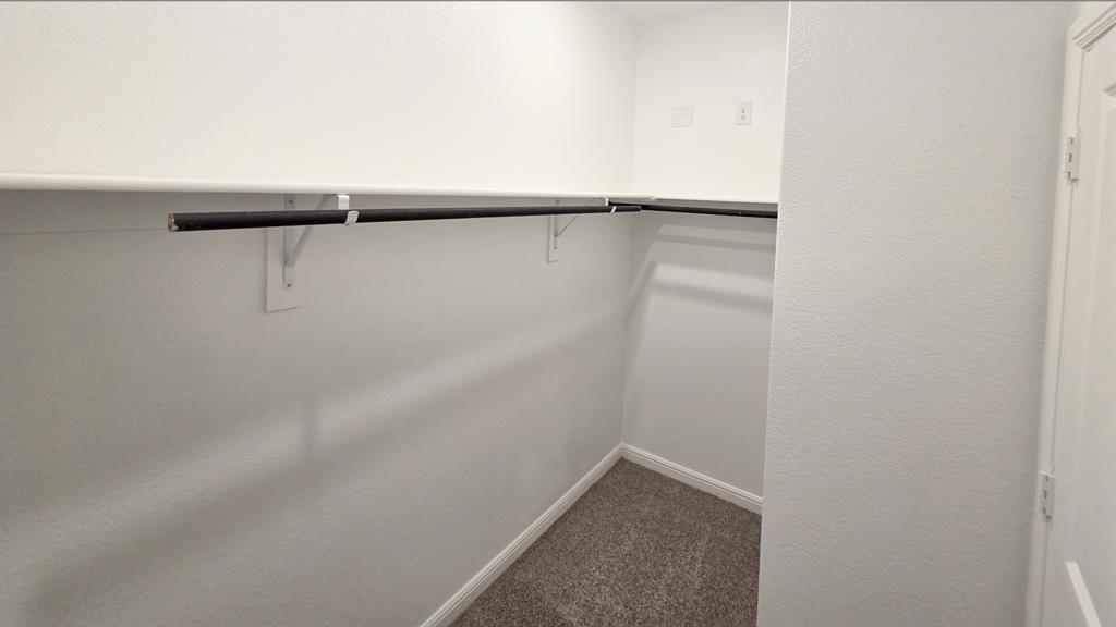 240 Kinley Street Property Photo 7