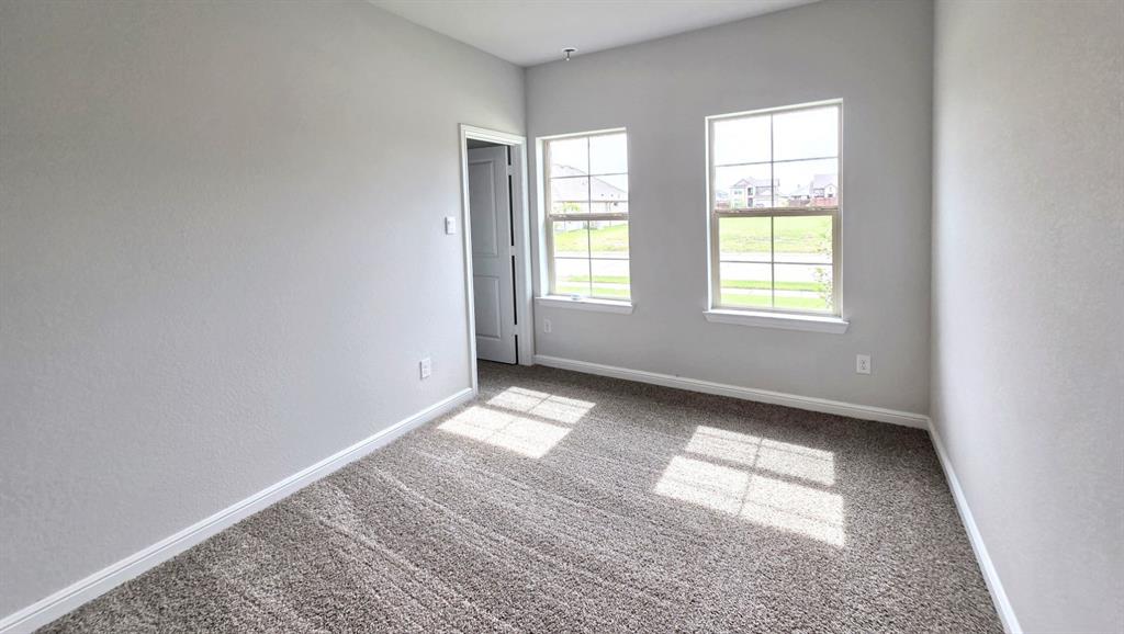 240 Kinley Street Property Photo 11