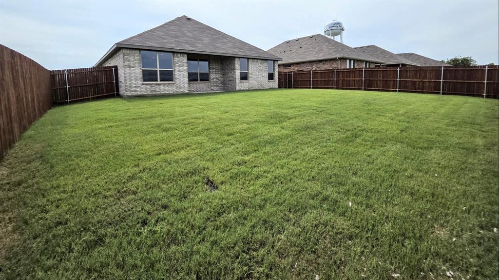 240 Kinley Street Property Photo 14