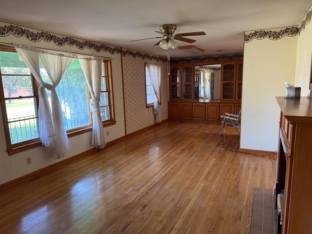1012 W Custer Street Property Photo 5
