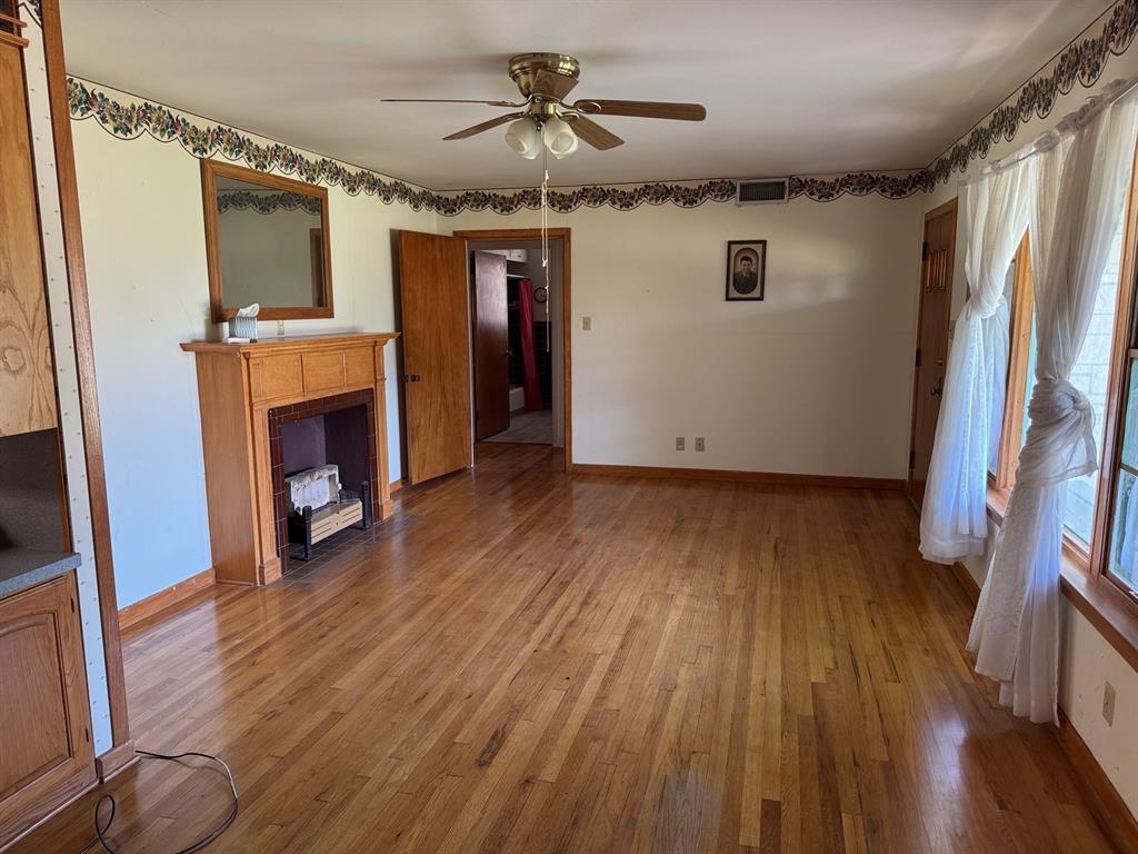 1012 W Custer Street Property Photo 6