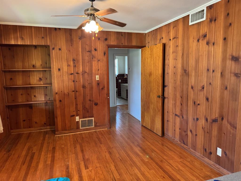 1012 W Custer Street Property Photo 9