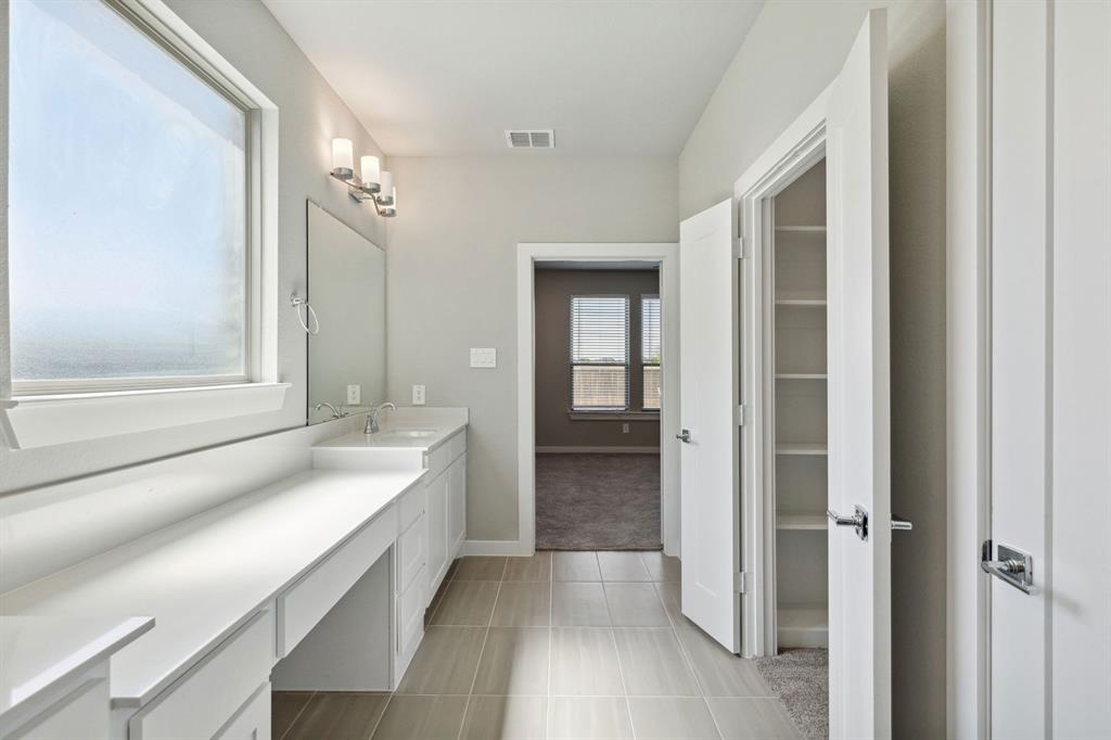 1604 Dropseed Drive Property Photo 14