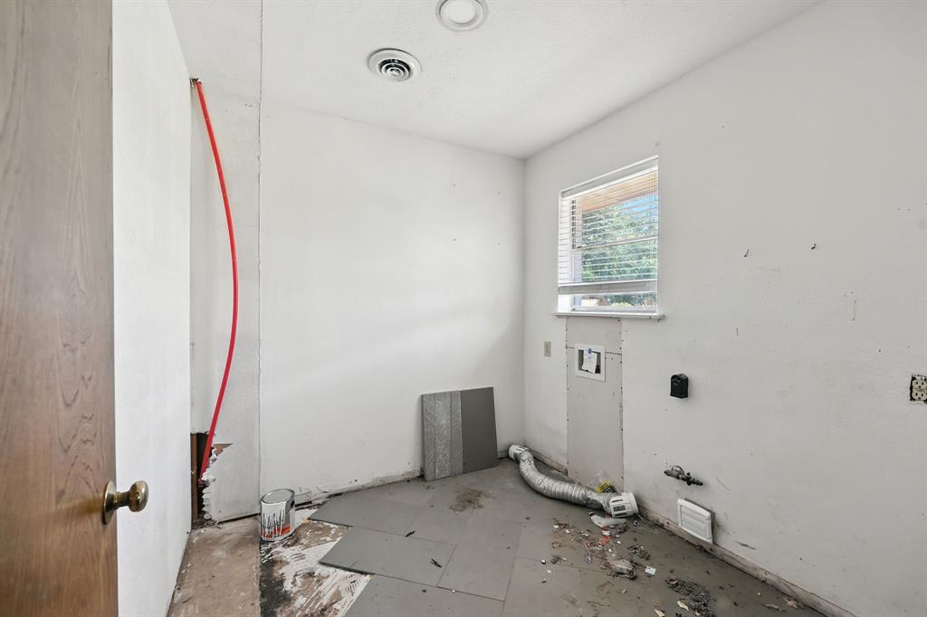 2304 Royal Acres Drive Property Photo 8