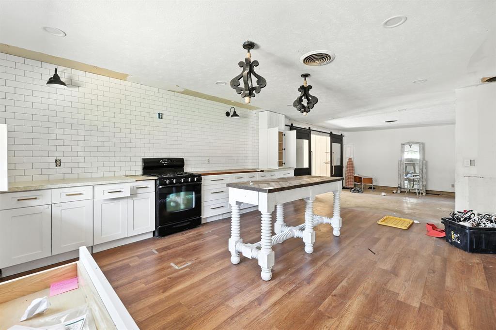 2304 Royal Acres Drive Property Photo 9
