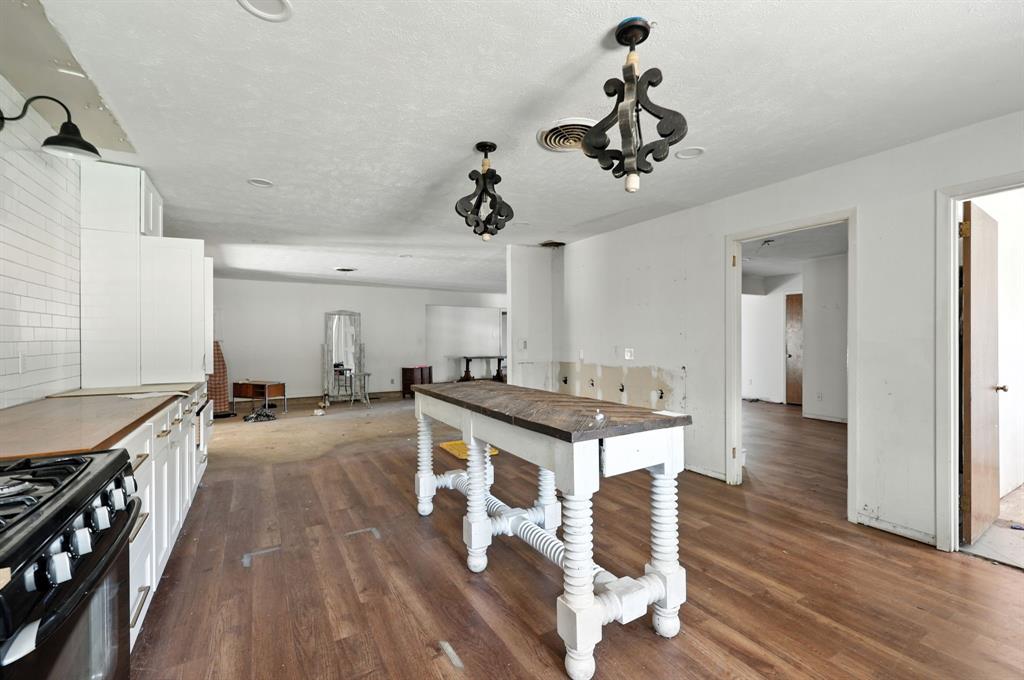 2304 Royal Acres Drive Property Photo 11