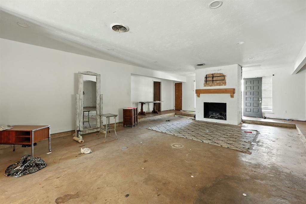 2304 Royal Acres Drive Property Photo 12