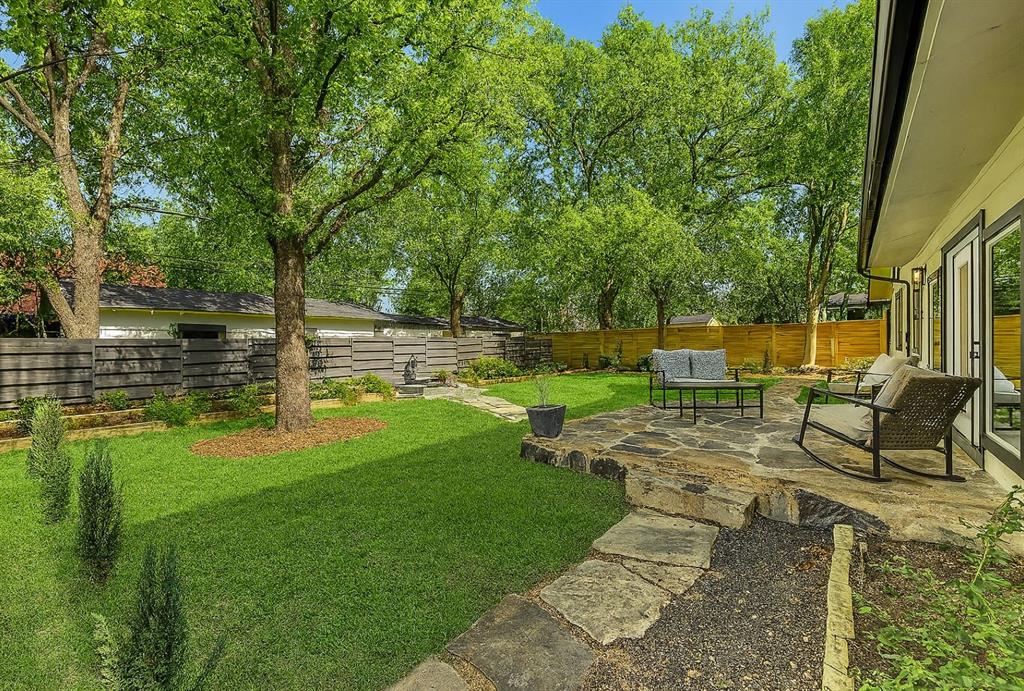 7002 Whispering Oaks Drive Property Photo 26