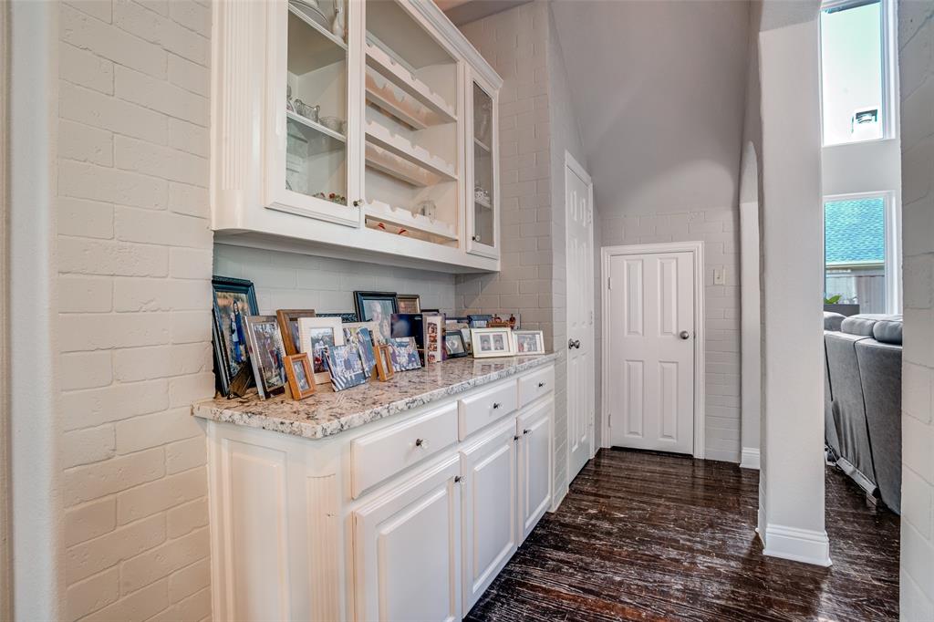 1221 Bridgeway Lane Property Photo 14