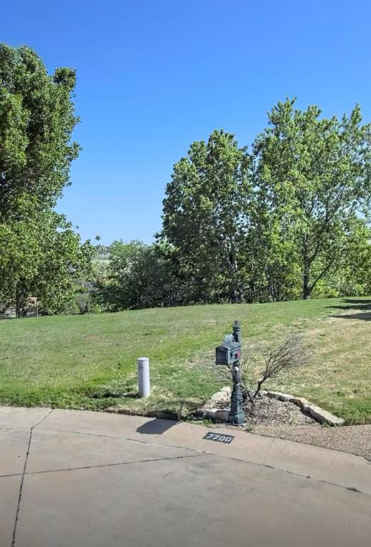 7704 Lakeview Circle Property Photo 2