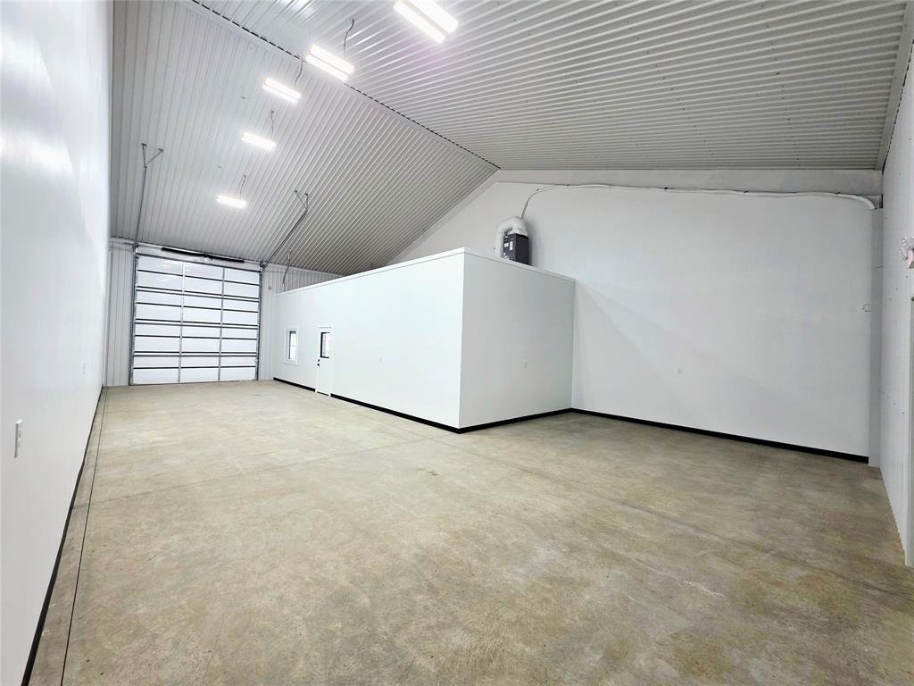 11277 Farmington Road Property Photo 7