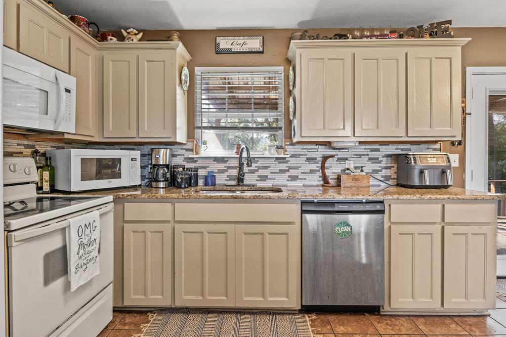 509 County Road 1309 Property Photo 12