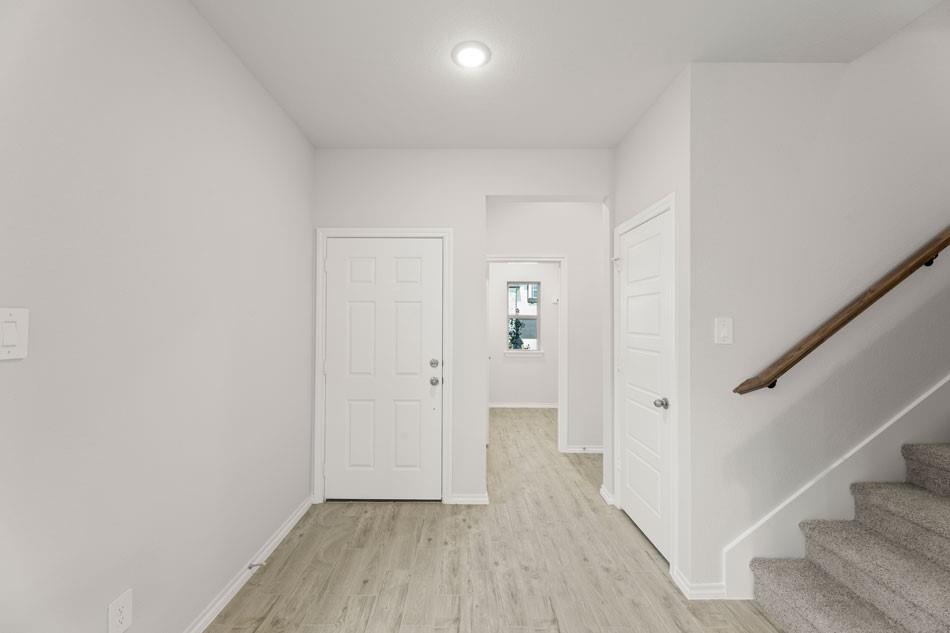 1733 Meadow Crest Drive Property Photo 7