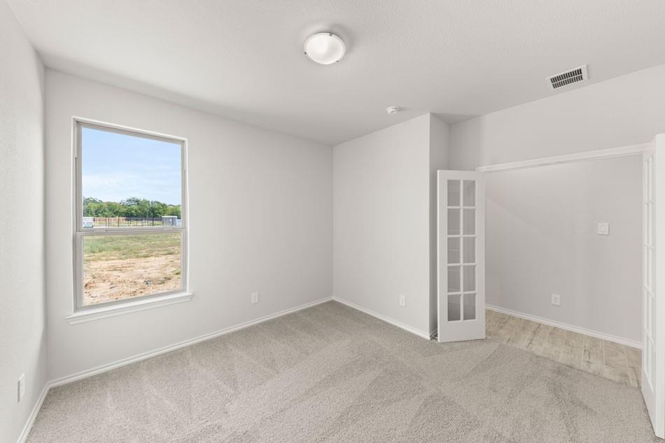 1733 Meadow Crest Drive Property Photo 8