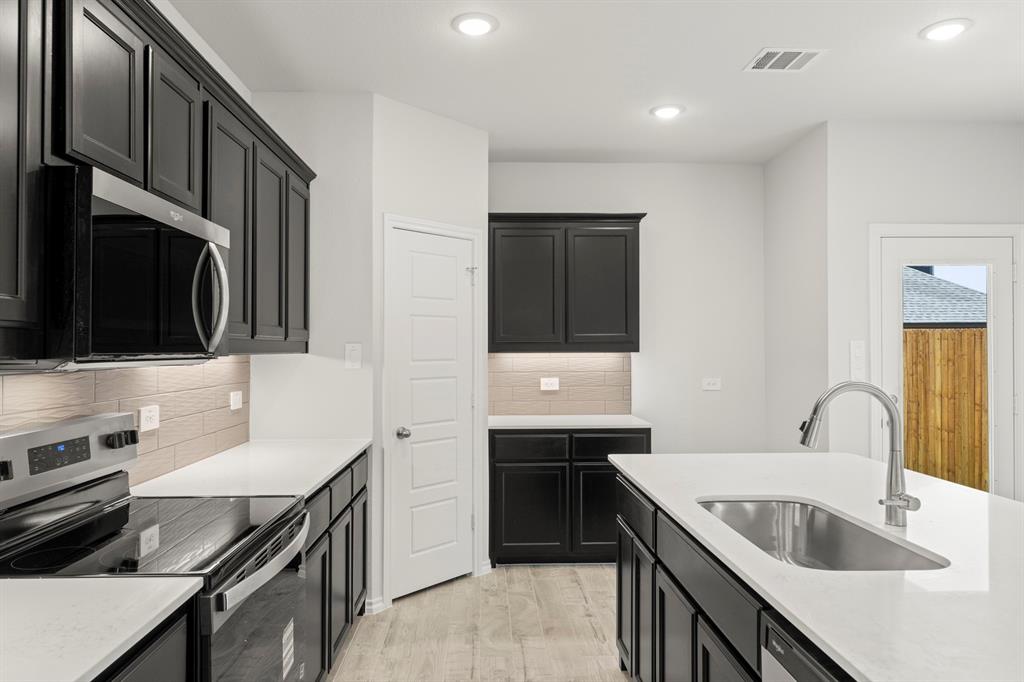 1733 Meadow Crest Drive Property Photo 26
