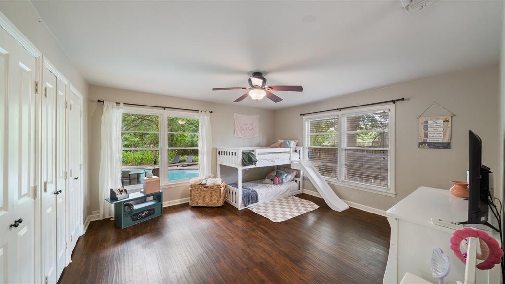 518 W Kansas Street Property Photo 18