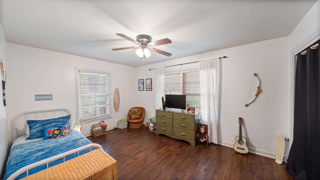 518 W Kansas Street Property Photo 20
