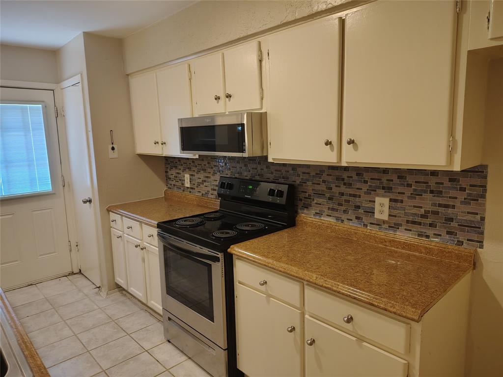 13849 Leinsper Green Street Property Photo 5