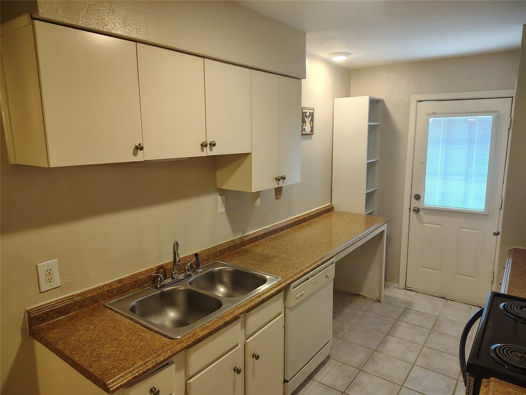 13849 Leinsper Green Street Property Photo 6