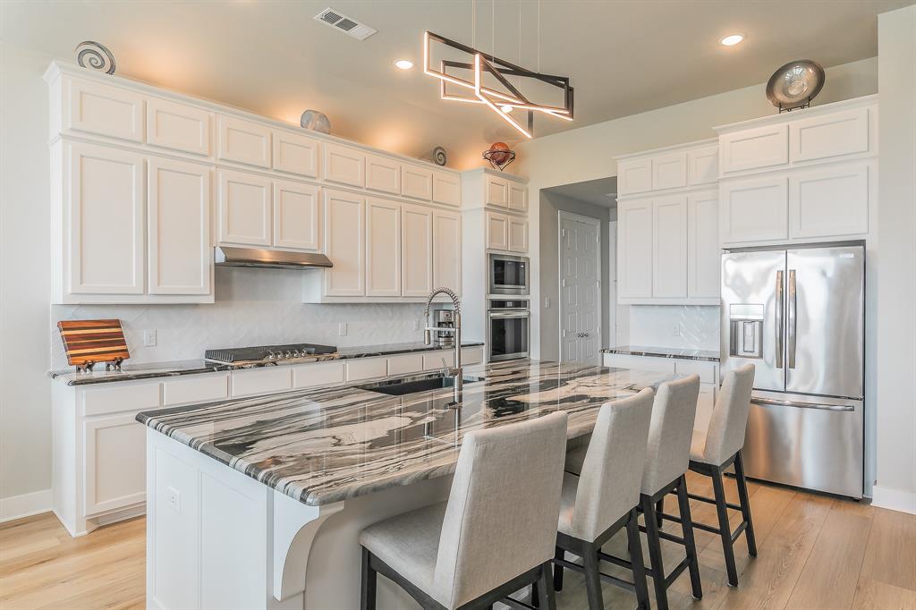 2214 Desmond Drive Property Photo 1