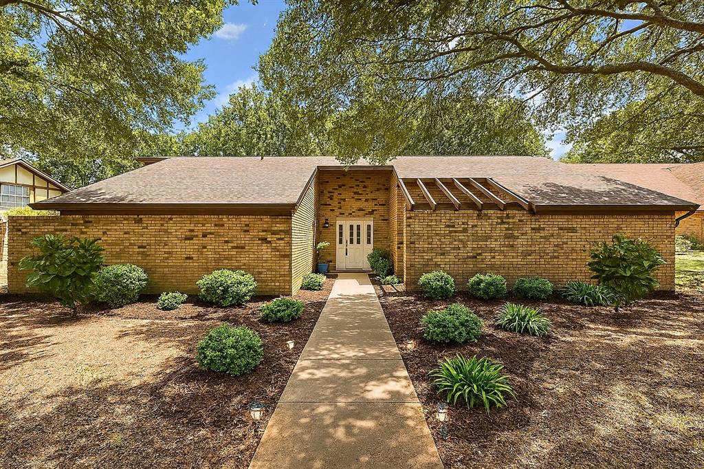 1710 E Valley Lane Property Photo 1