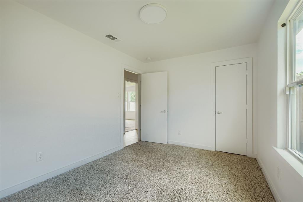 304 Thomas Street Property Photo 8