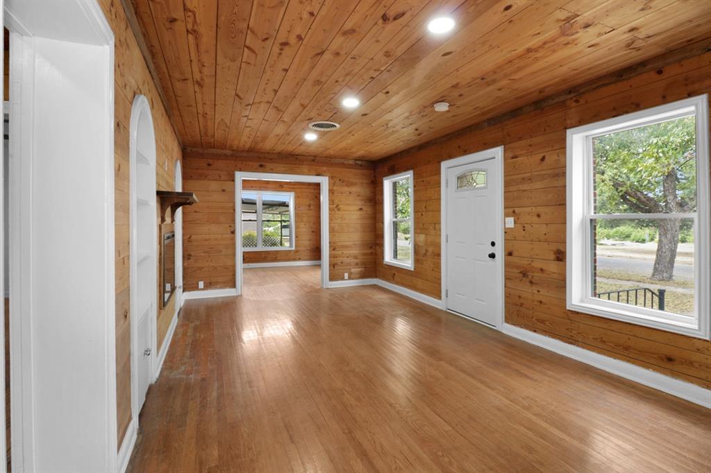 108 Miami Street Property Photo 4