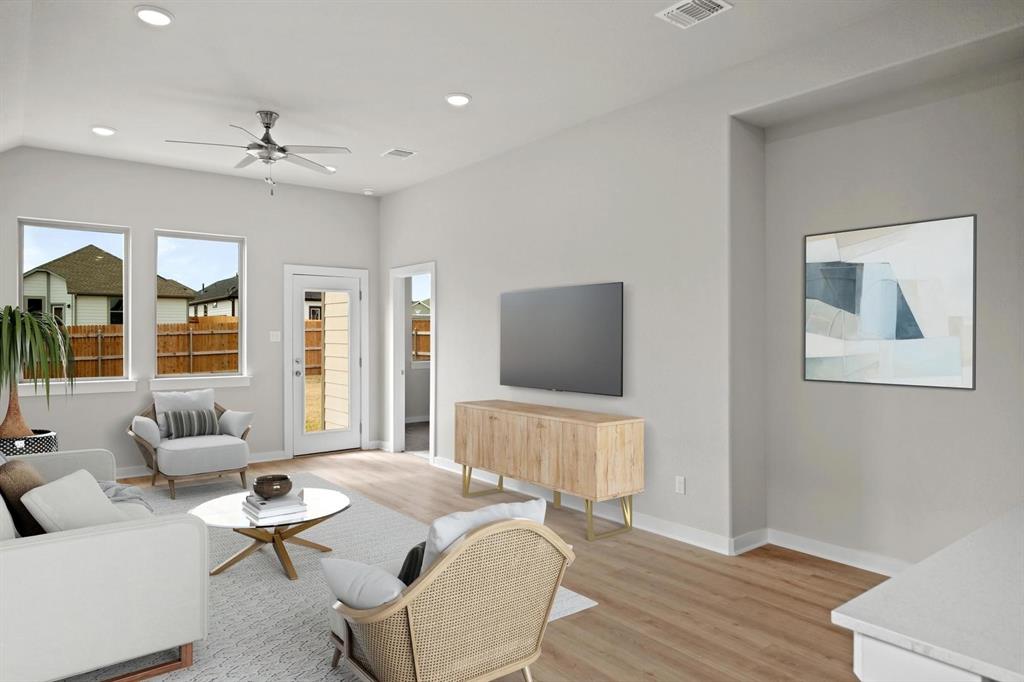 809 Landon Way Property Photo 6