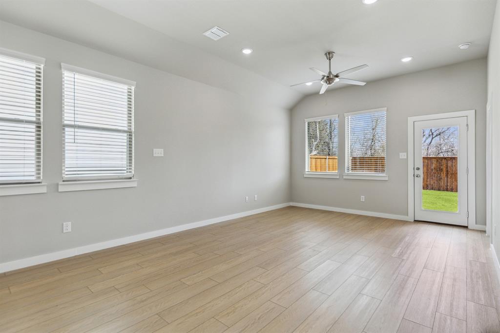 809 Landon Way Property Photo 9