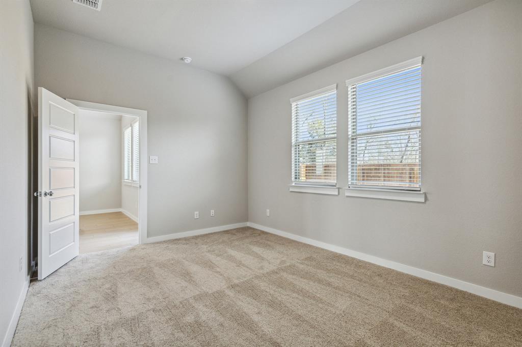 809 Landon Way Property Photo 11