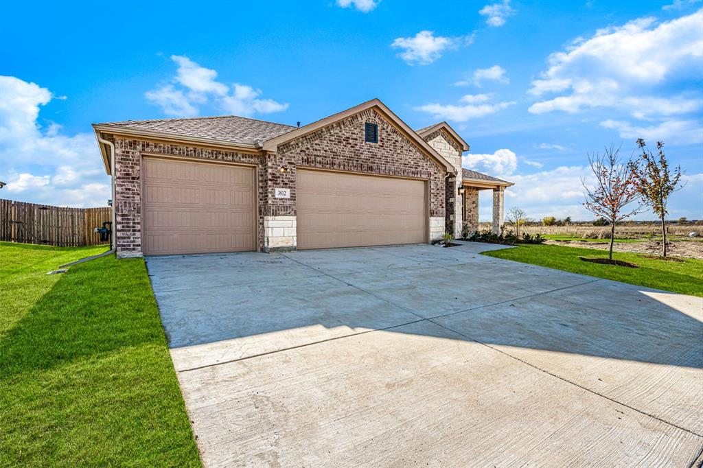 3812 Arrowchop Drive Property Photo 3
