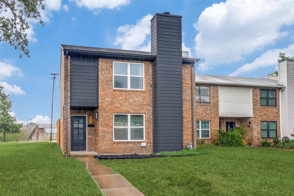 301 Towne House Lane Property Photo 1