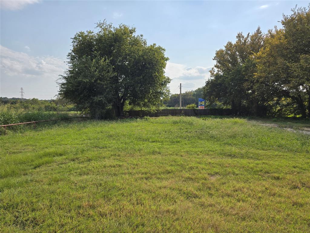 800 S Parkway Drive Property Photo 2