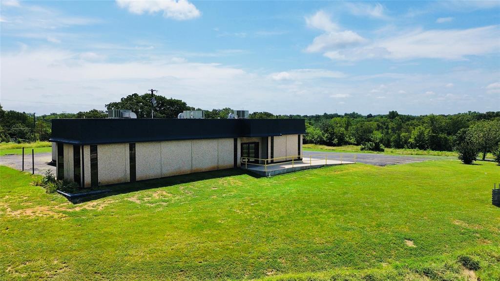 1020 N Us Highway 69 Property Photo 16