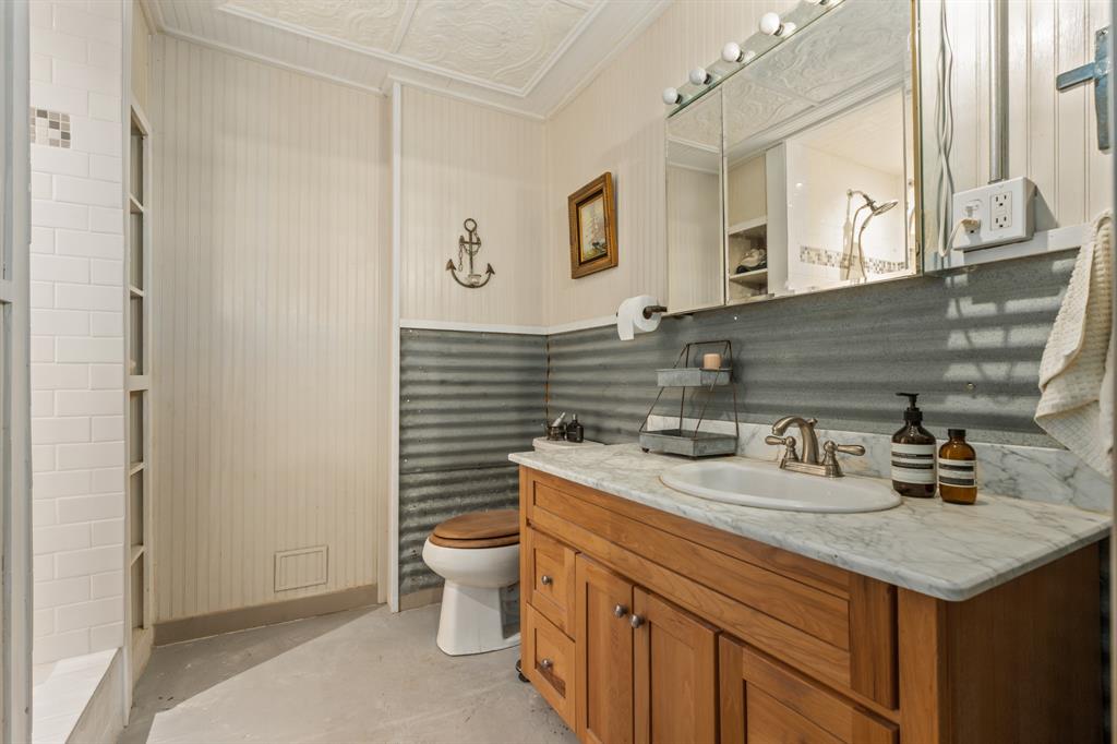 114 N Avenue D Property Photo 14
