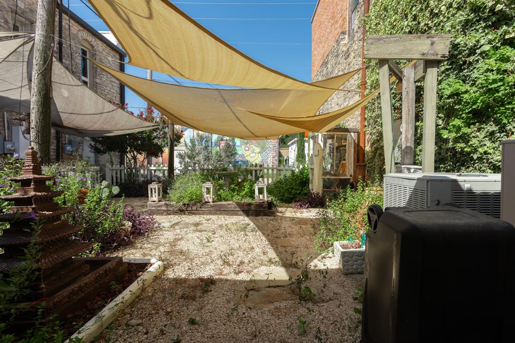 114 N Avenue D Property Photo 16