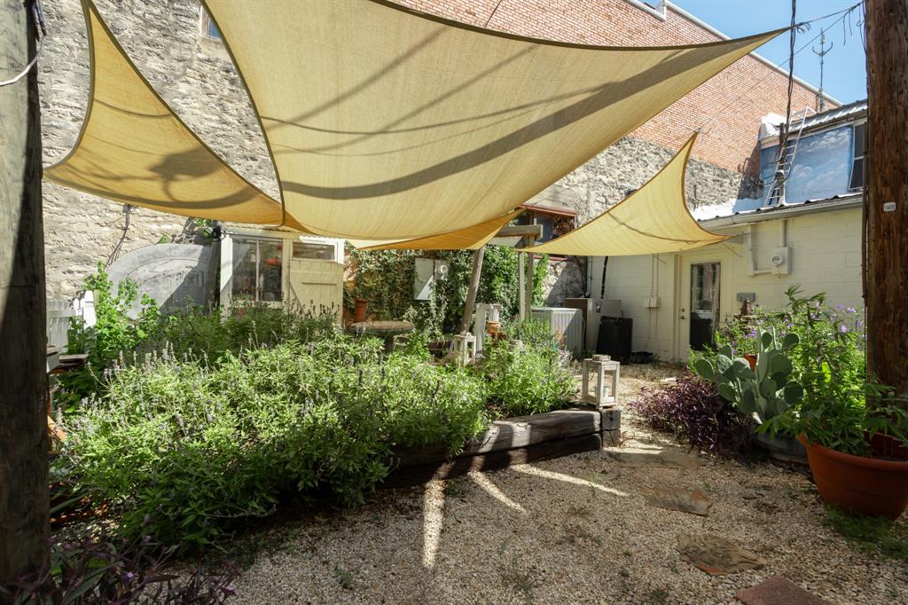 114 N Avenue D Property Photo 17